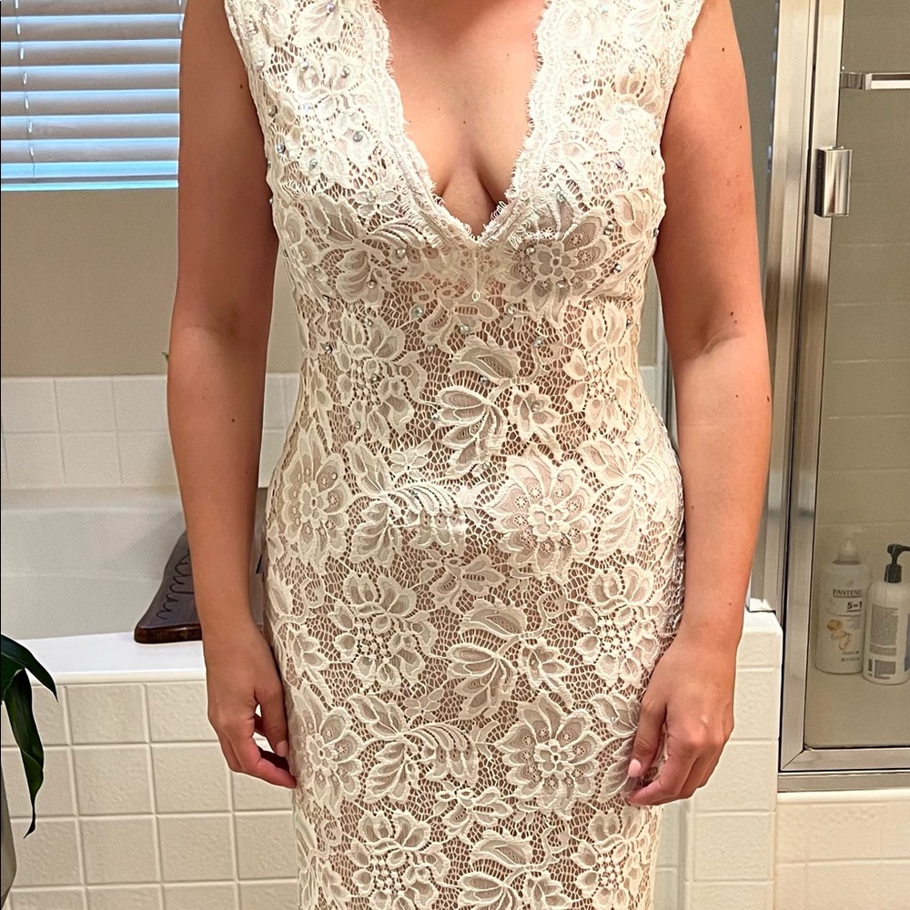 Betsy Adam - Picture 7 of 8